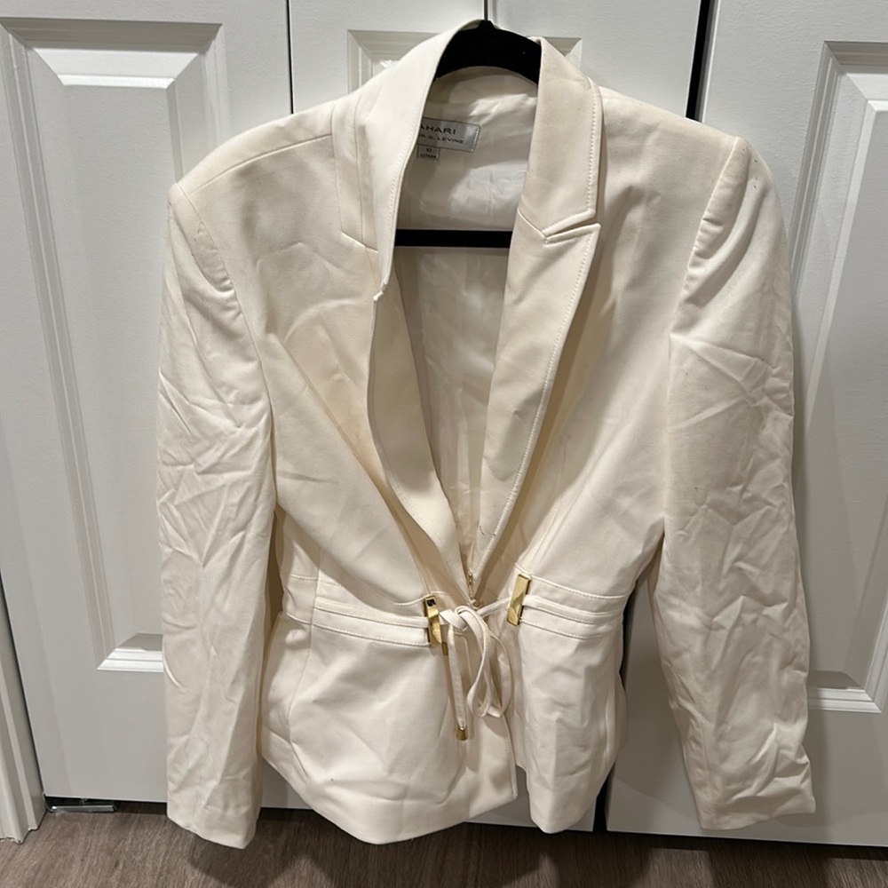 New crème professional blazer. Size 10.